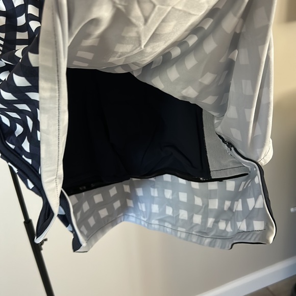 Navy Trellis 16 Inch Piped Golf Skirt
TNUCK SPORT - Picture 9 of 9